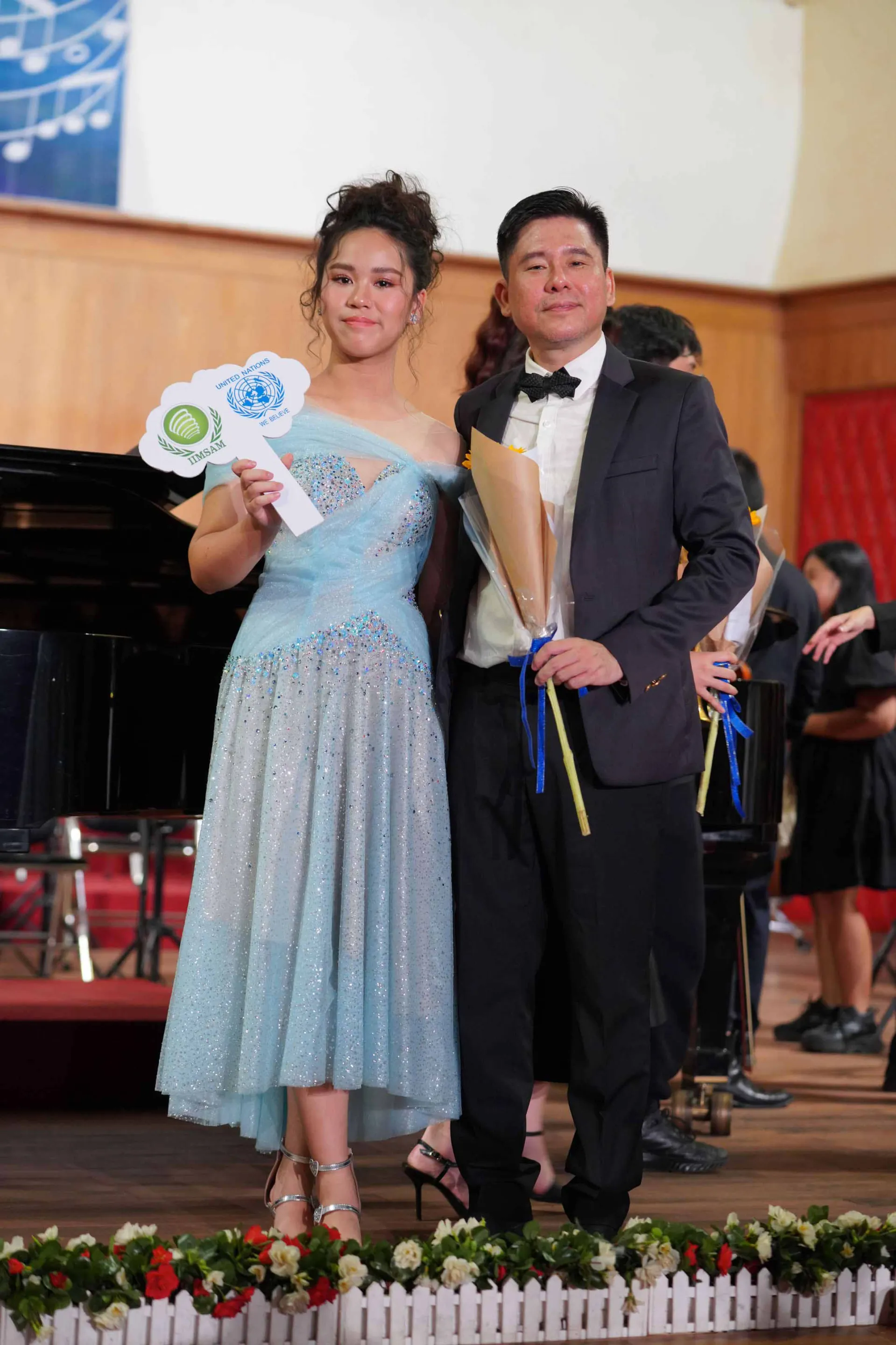 bella-vu-lam-mc-song-ngu-buoi-hoa-nhac-tu-thien-gay-quy-cho-benh-nhi-ung-thu-tai-tphcm2