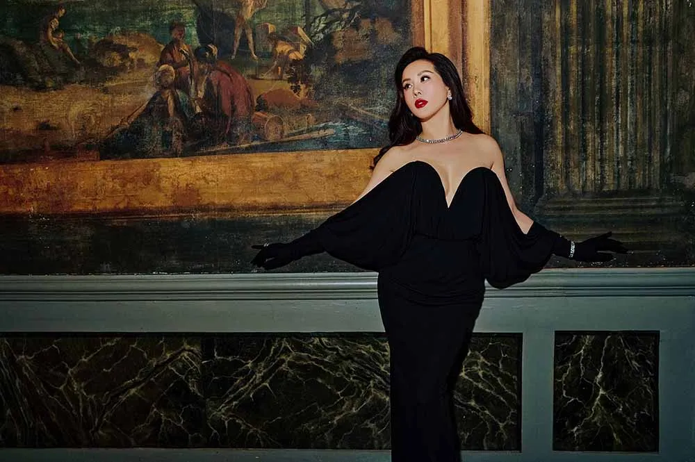 hoa-hau-thu-hoai-dien-mot-ho-vai-tran-se-xau-van-thanh-lich-cuon-hut2