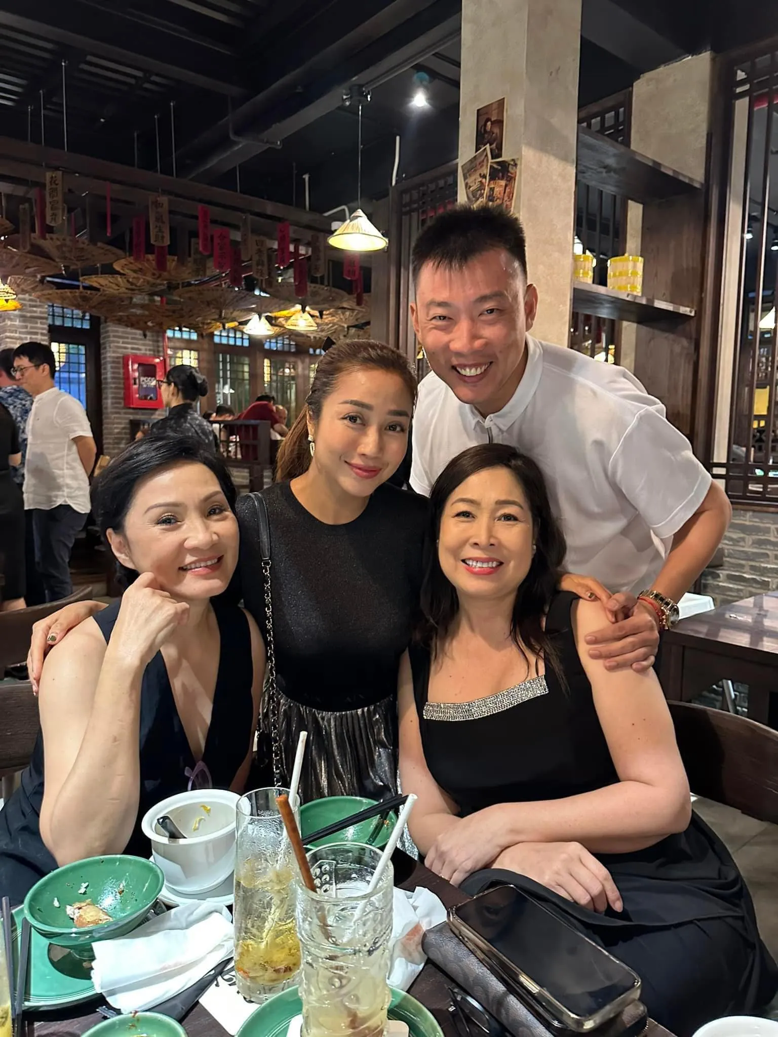 nsnd-hong-van-giam-can-3