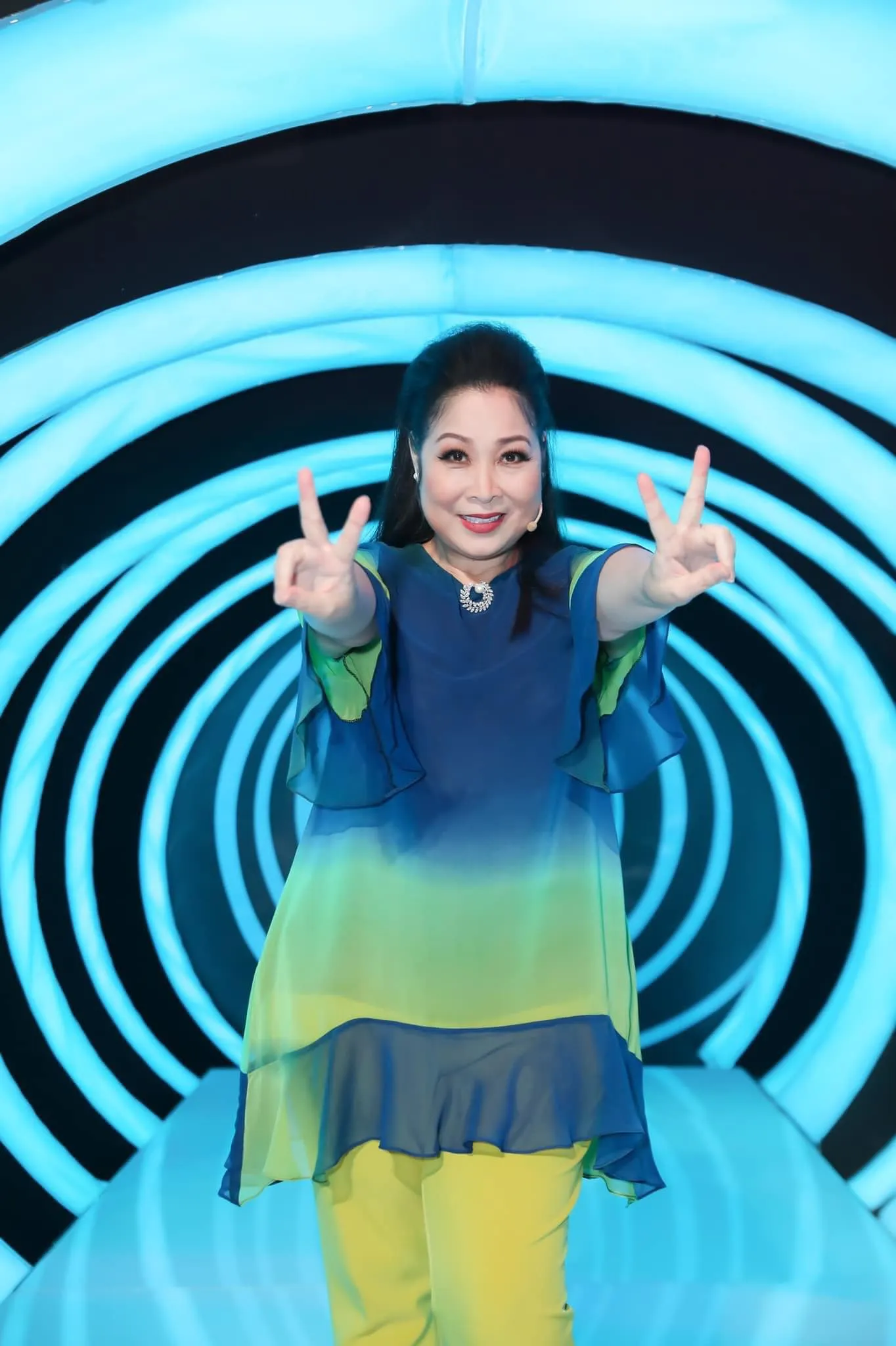 nsnd-hong-van-giam-can-5