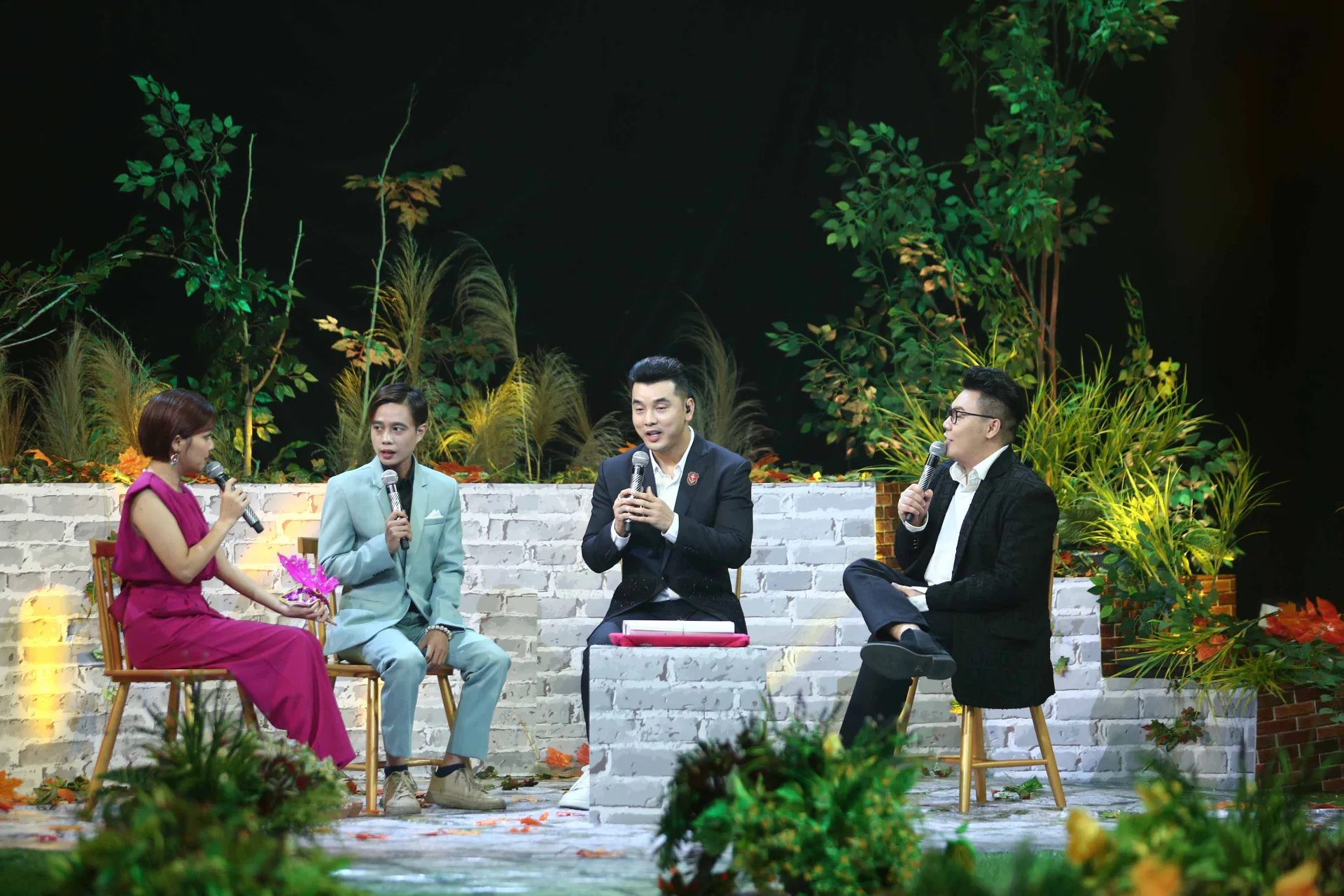 giong-ca-ca-phe-dang-va-mua-tiet-lo-ly-do-hon-10-nam-vang-mat-tren-san-khau2