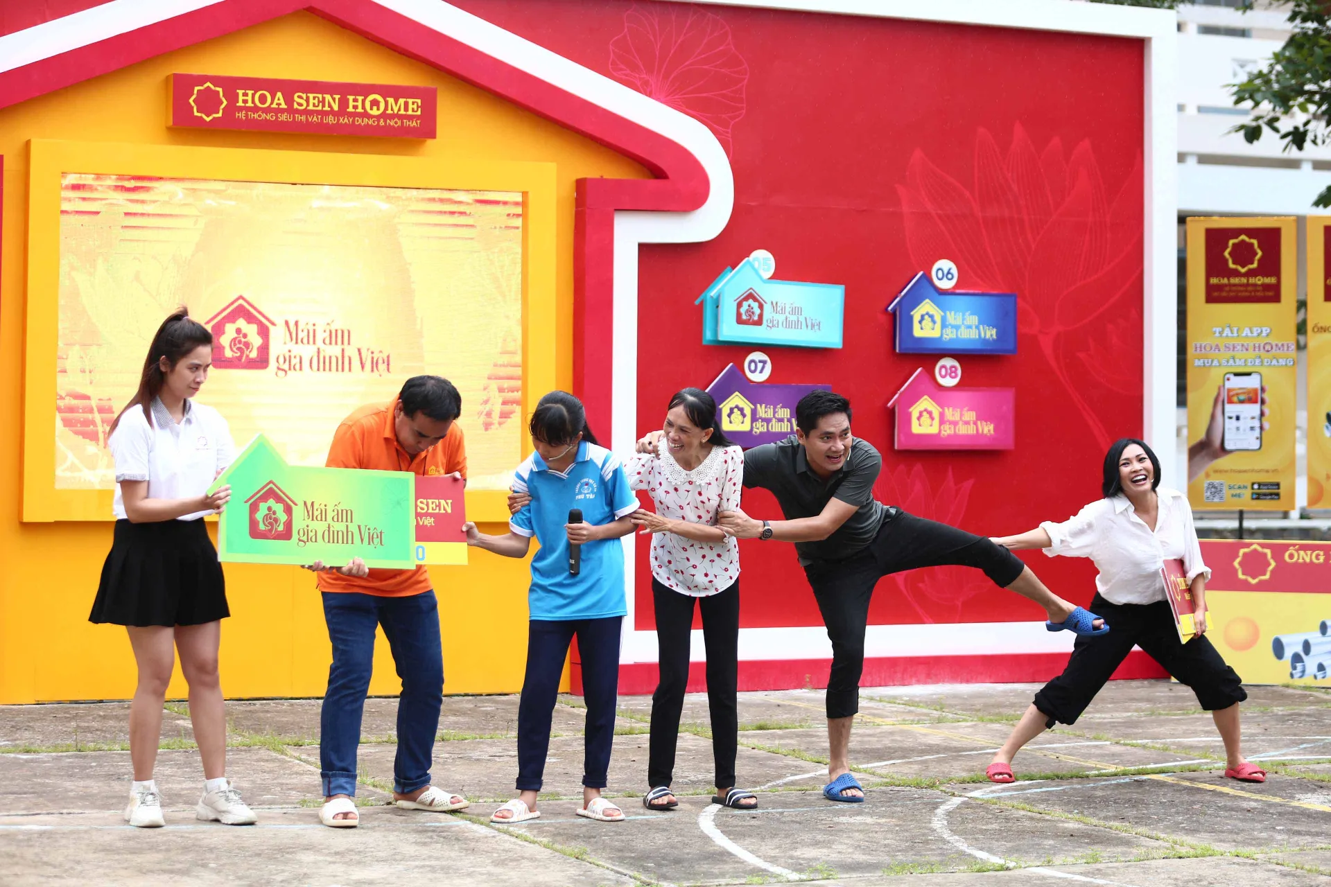 phuong-thanh-va-minh-luan-gop-suc-mang-ve-95-trieu-dong-cho-cac-em-nho-mo-coi6