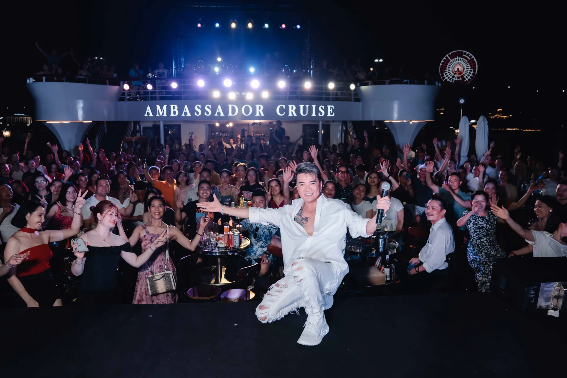 xu-huong-du-lich-ket-hop-am-nhac-dem-tren-vinh-ha-long-thu-hut-5000-luot-khach26