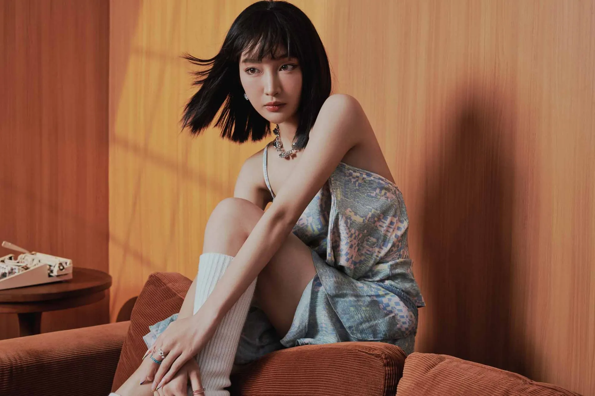 juky-san-khoe-ve-dep-truong-thanh-goi-cam-trong-bo-anh-moi