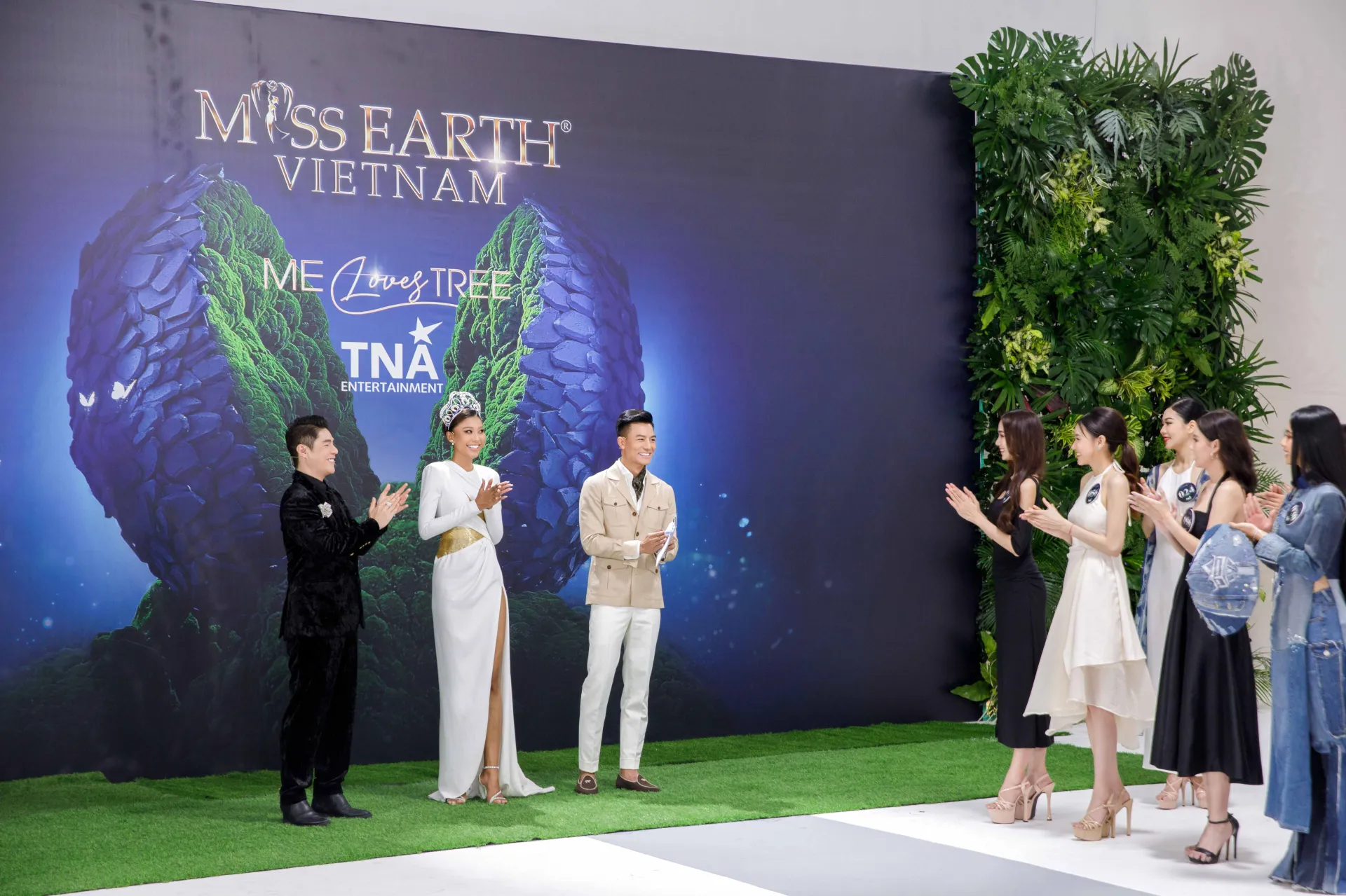 miss-earth-viet-nam-2022-thach-thu-thao-ap-luc-khi-lan-dau-trai-nghiem-training-catwalk2