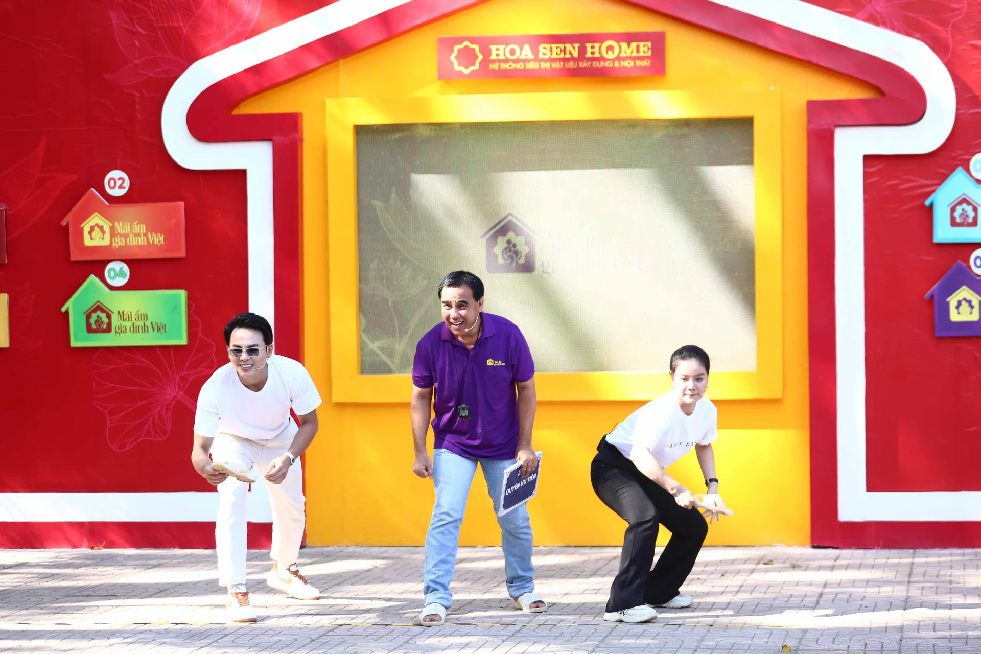 nguyen-anh-tu-va-linh-huong-gop-suc-mang-ve-85-trieu-dong-cho-cac-em-nho-mo-coi1