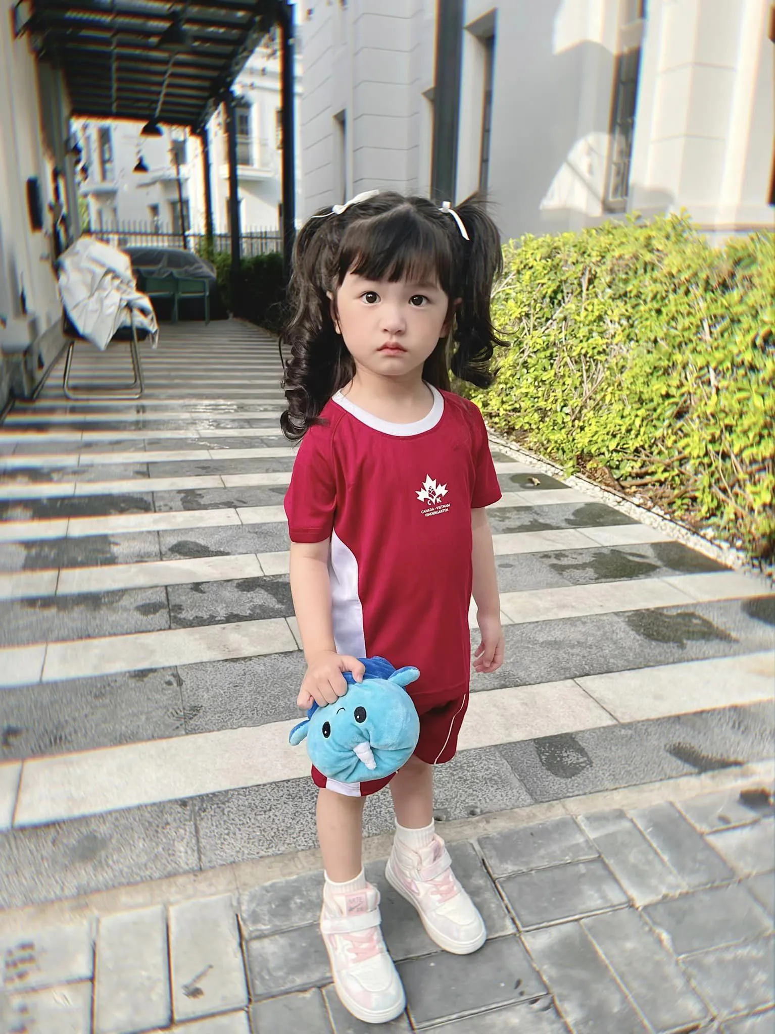 con-gai-ut-doan-di-bang-4