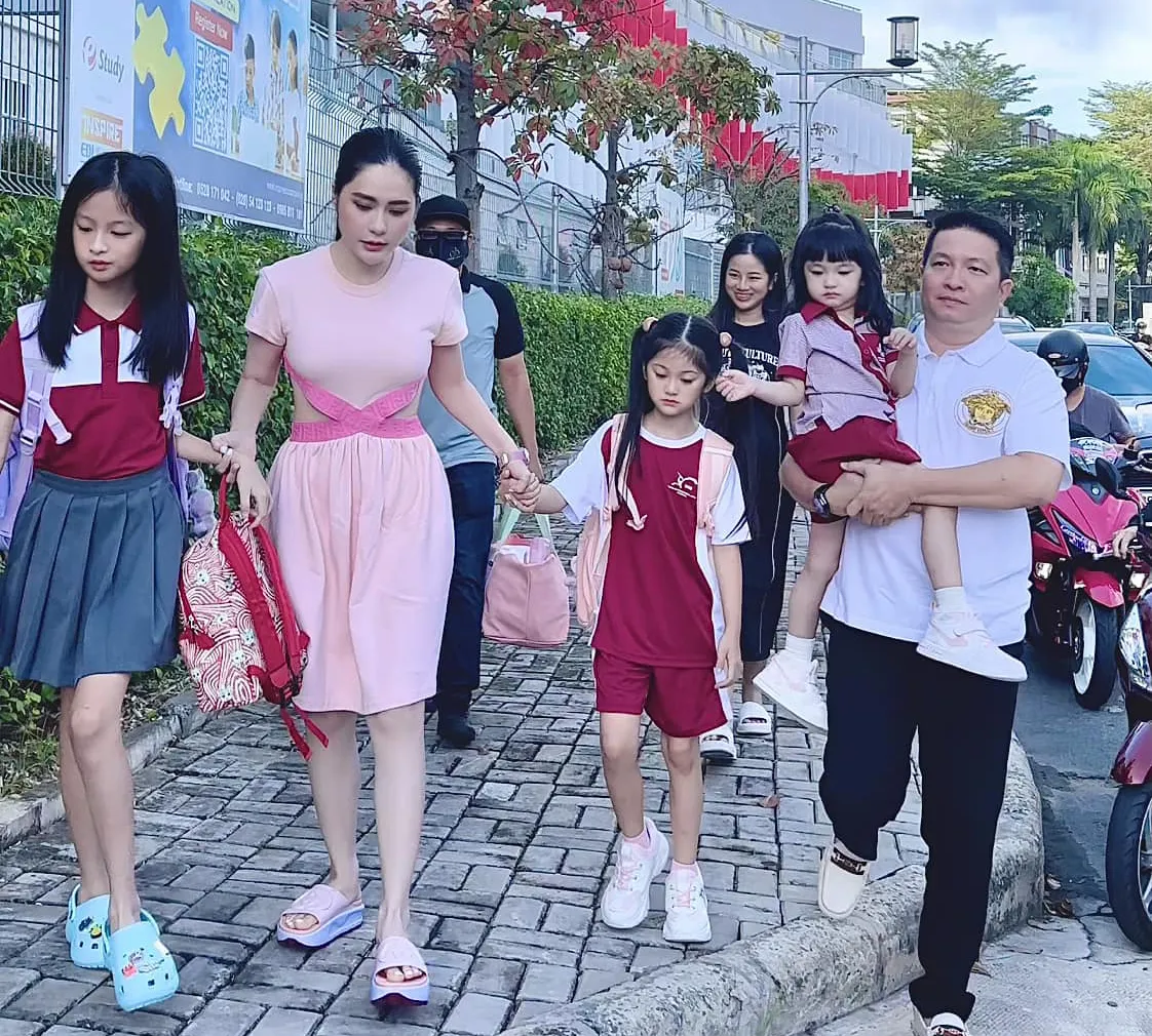 con-gai-ut-doan-di-bang-9