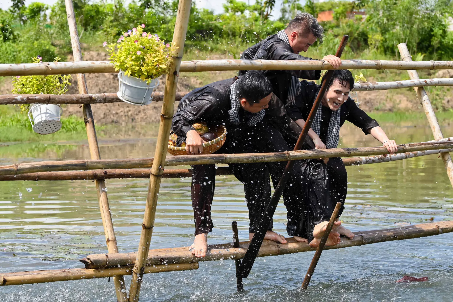 dai-chien-am-thuc-tap-4-huynh-lap-tro-mat-voi-chi-ca-no-vu-ha-tray-vi-troc-vay-vi-mr-dam25