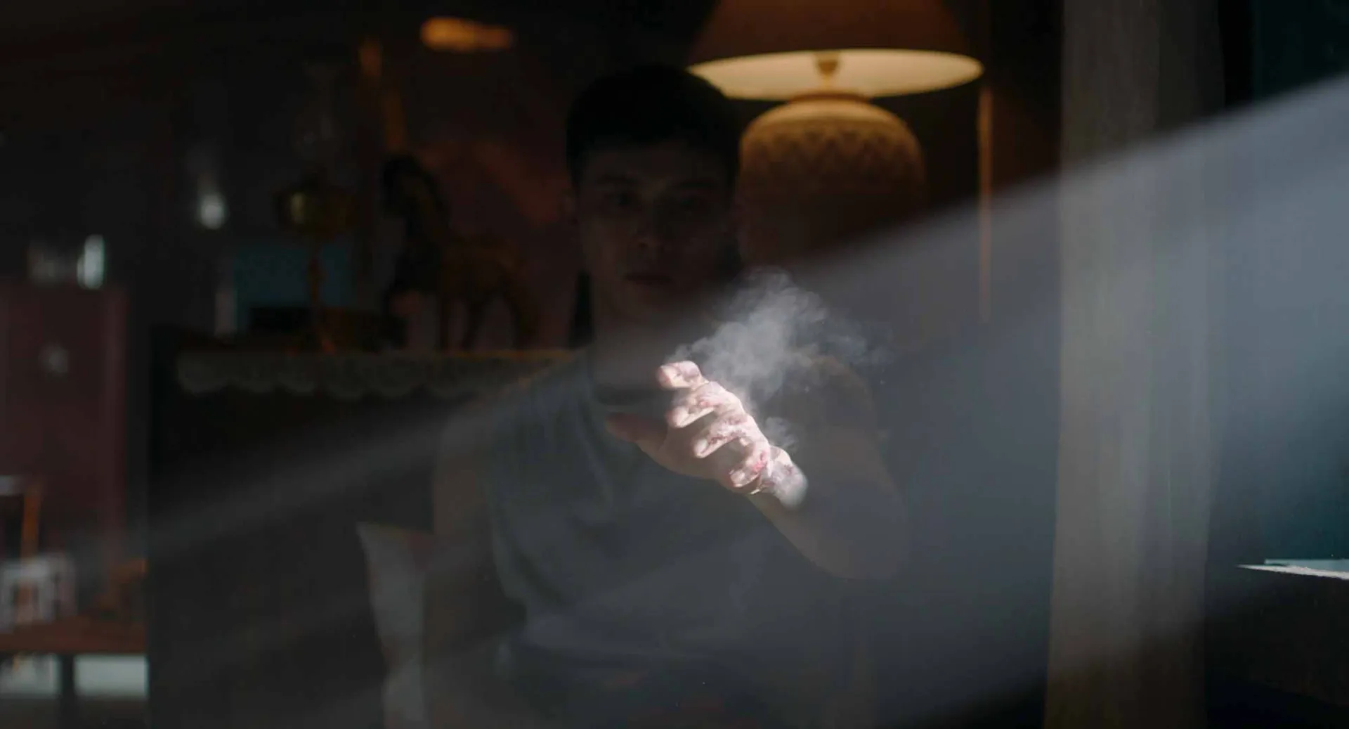 chi-pu-bat-ngo-tro-lai-dien-anh-viet-voi-nguoi-mat-troi-sau-nhung-thanh-cong-nghe-thuat-quoc-te2