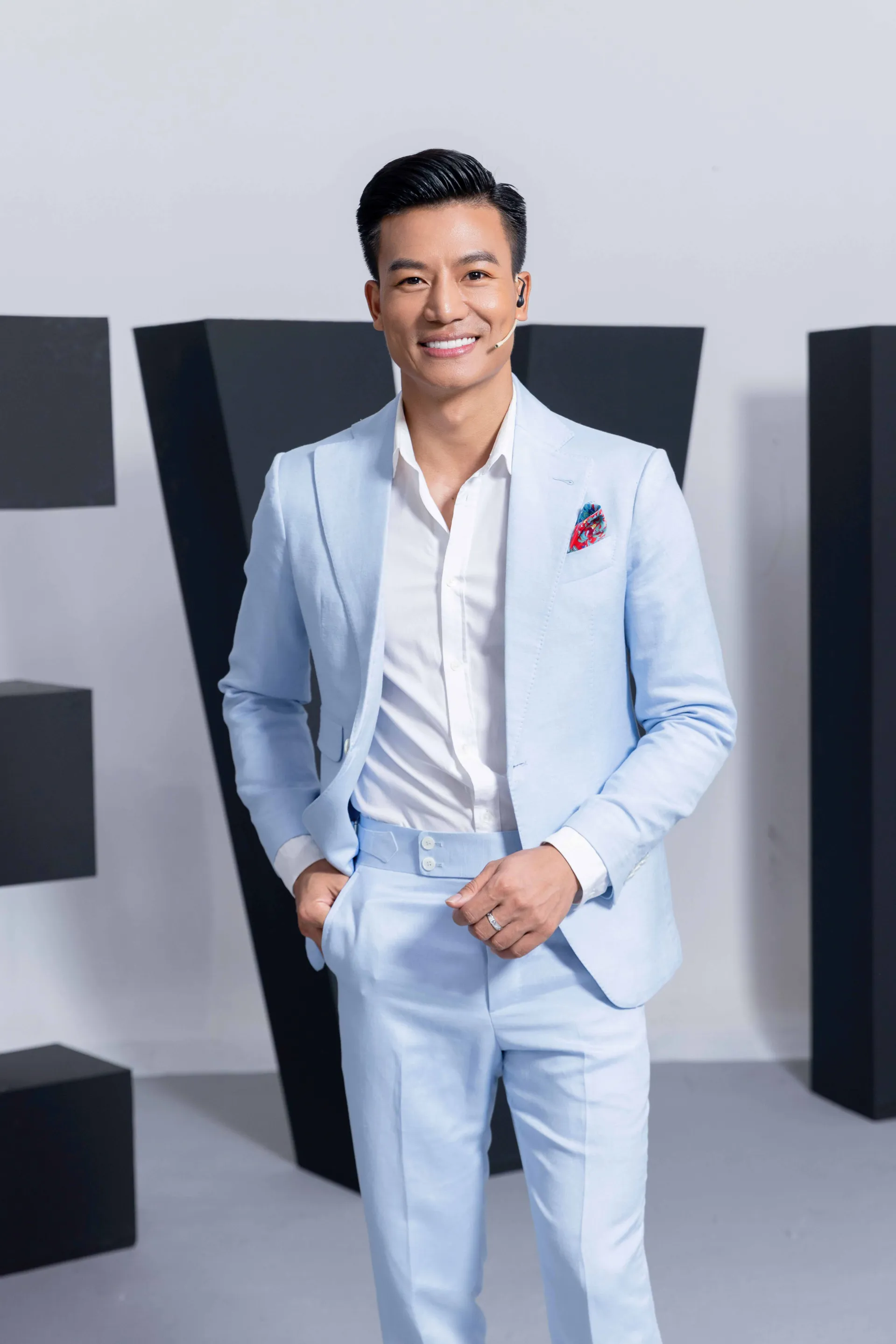 hieu-nguyen-lam-host-ap-luc-hon-dong-phim-rat-nhieu1