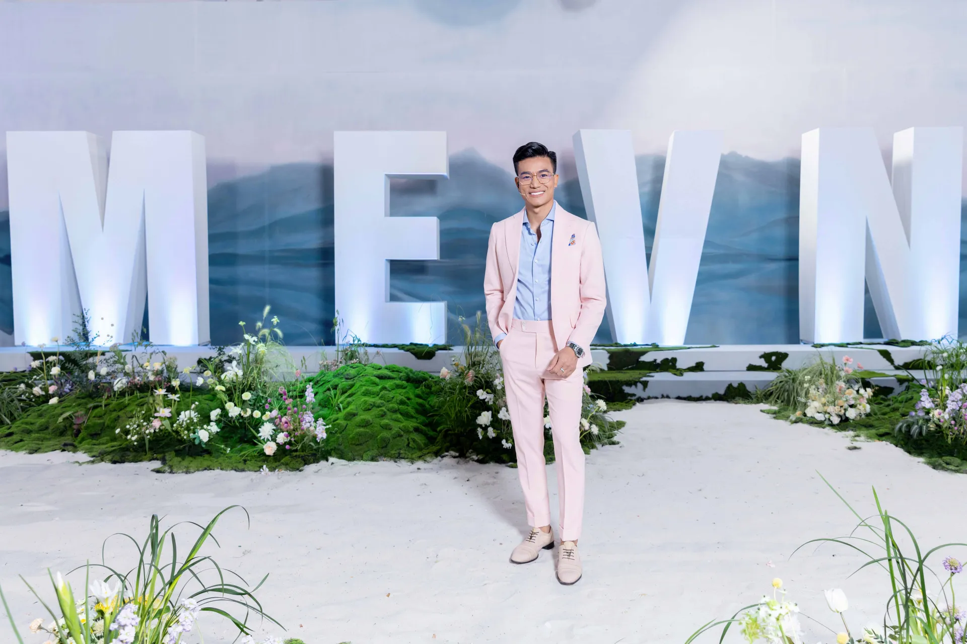 hieu-nguyen-lam-host-ap-luc-hon-dong-phim-rat-nhieu34