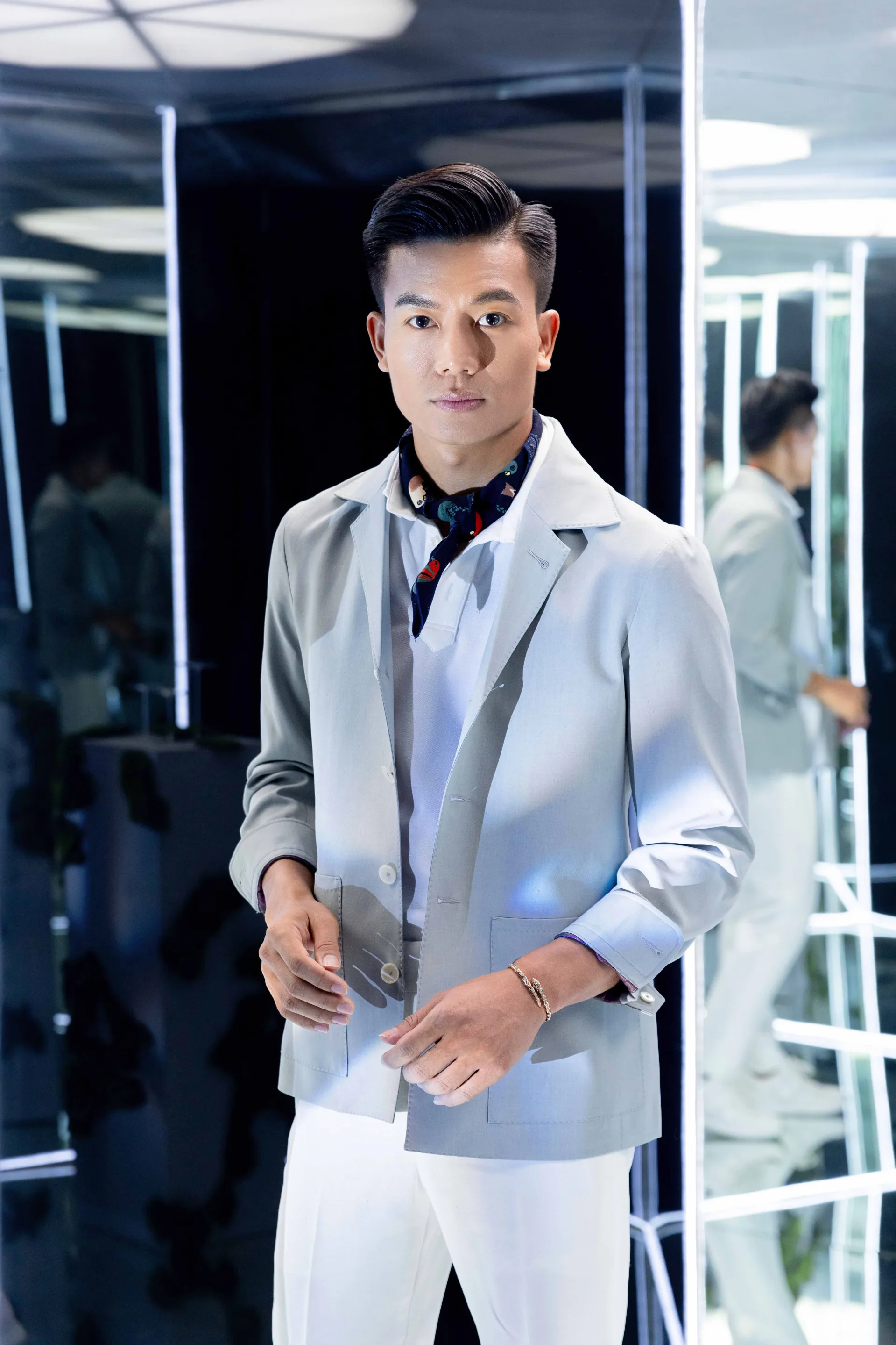 hieu-nguyen-lam-host-ap-luc-hon-dong-phim-rat-nhieu5