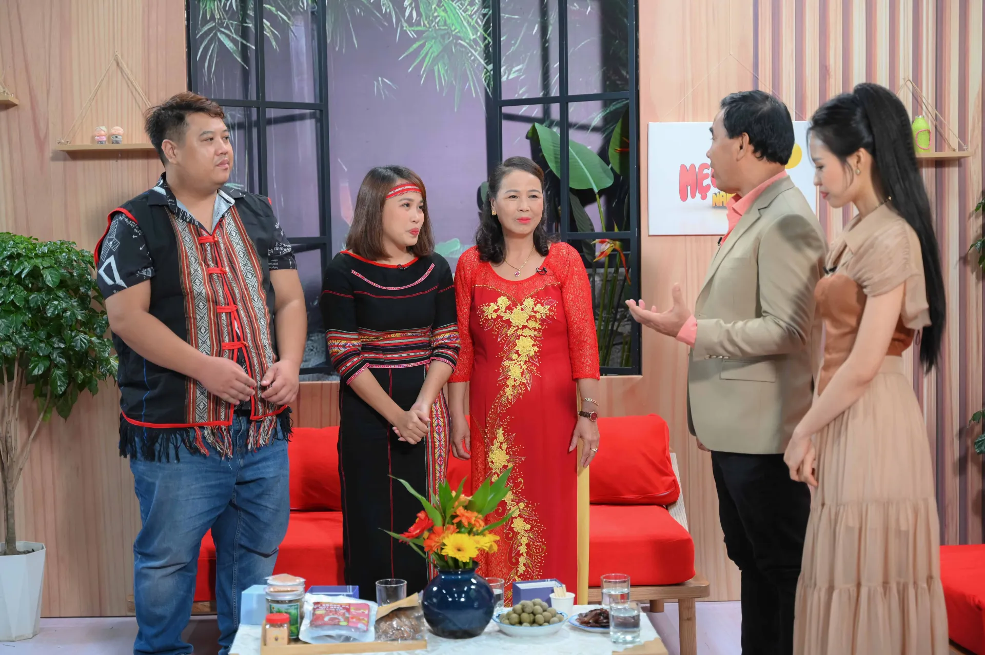 mau-thuan-me-chong-nang-dau-duoc-mc-quyen-linh-le-loc-hoa-giai-ngay-tren-song-truyen-hinh4