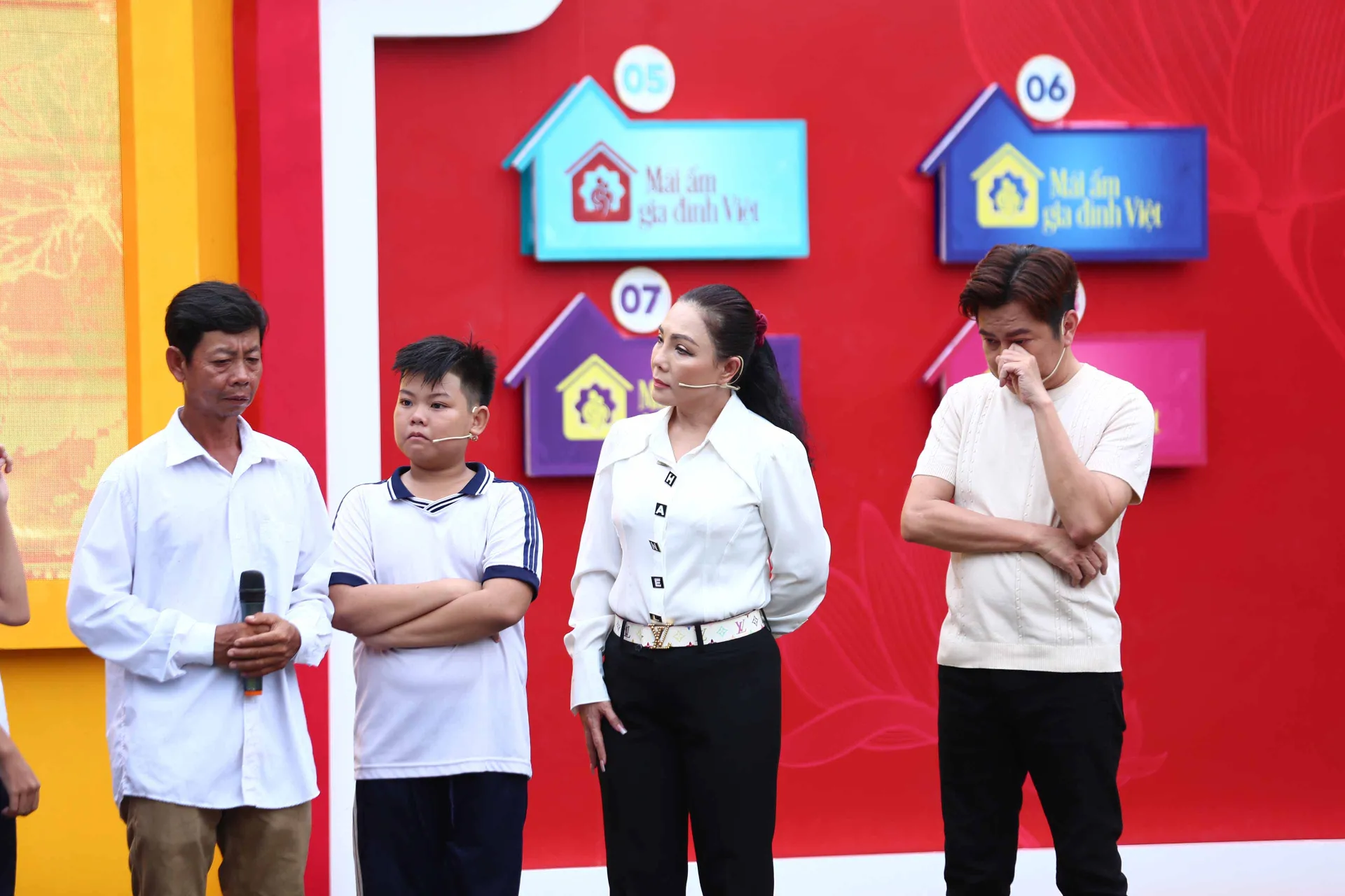 xot-xa-hoan-canh-me-u70-tat-nguyen-van-quyet-cho-con-trai-15-tuoi-an-hoc-den-noi-den-chon2