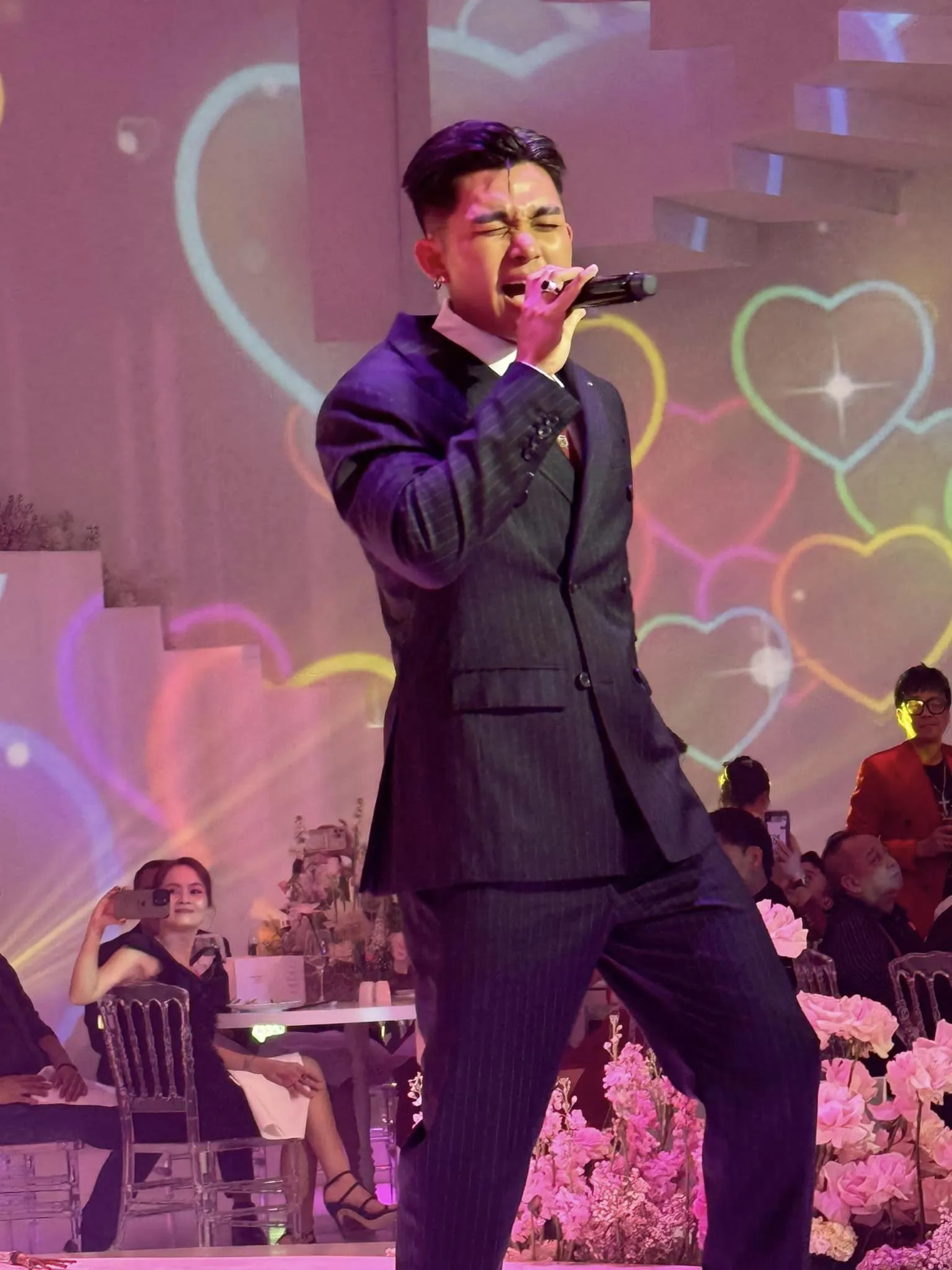 dam-cuoi-pu-ka-va-gin-tuan-kiet-2