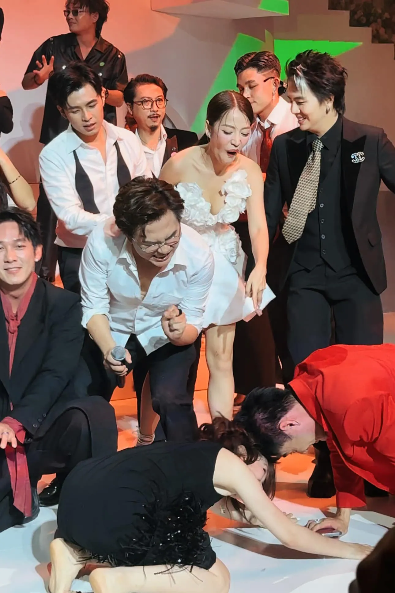 hoa-min-zy-dam-cuoi-doan-van-hau-5