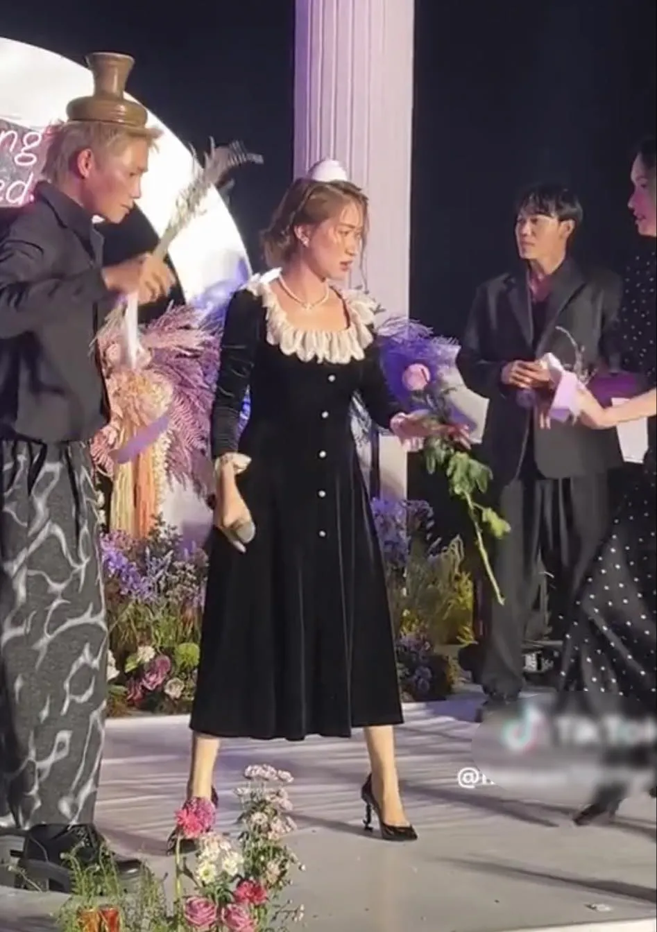 hoa-min-zy-quay-dam-cuoi-2