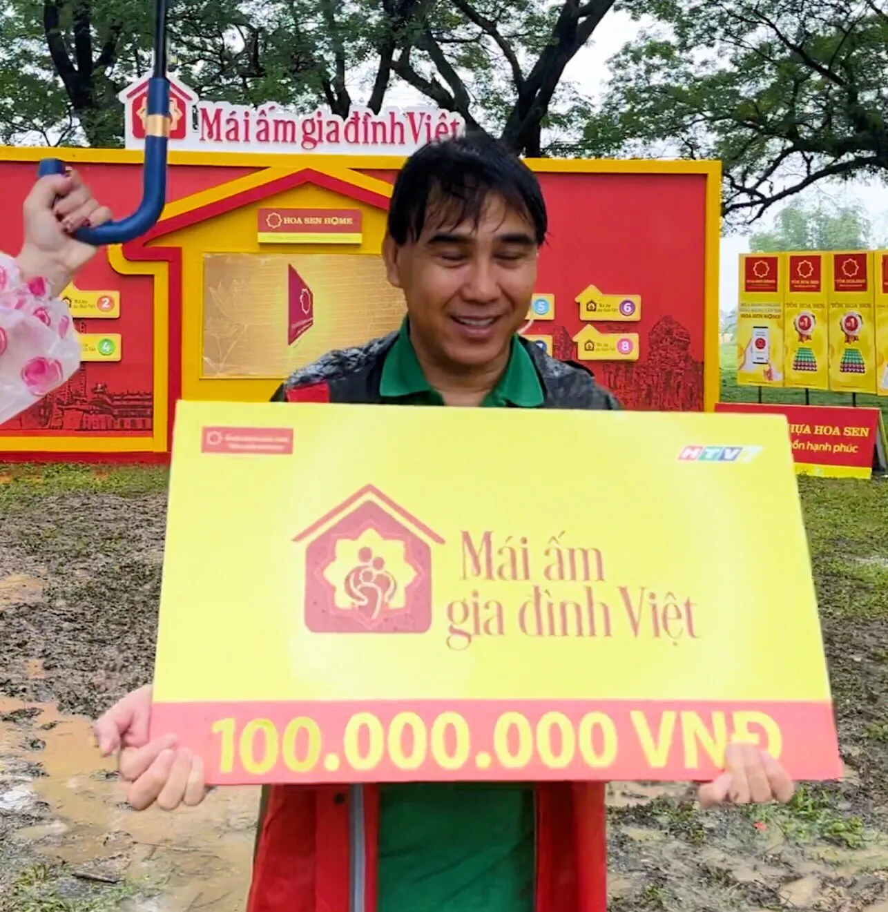 mc-quyen-linh-giup-do-nguoi-ngheo-1