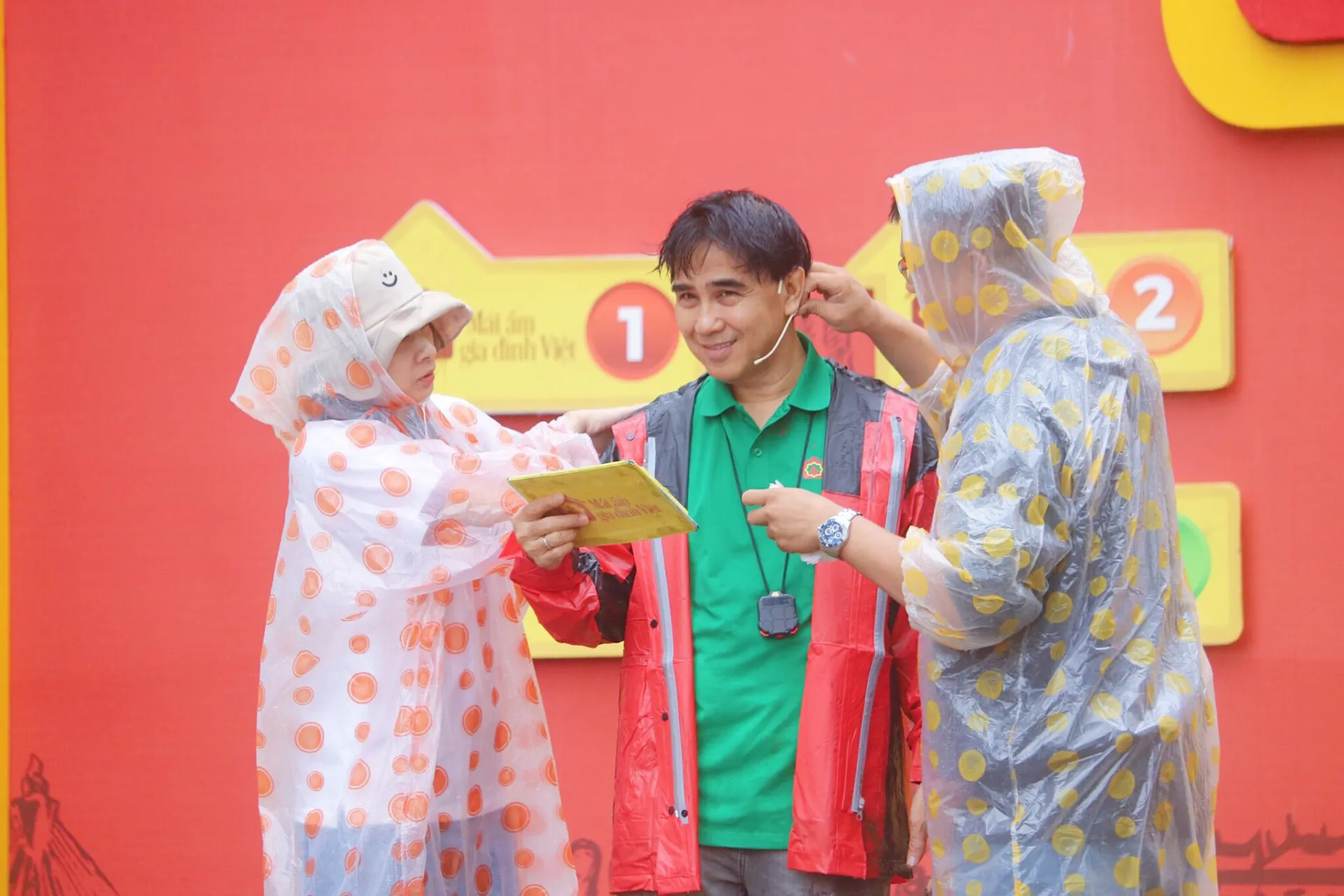 mc-quyen-linh-giup-do-nguoi-ngheo-4