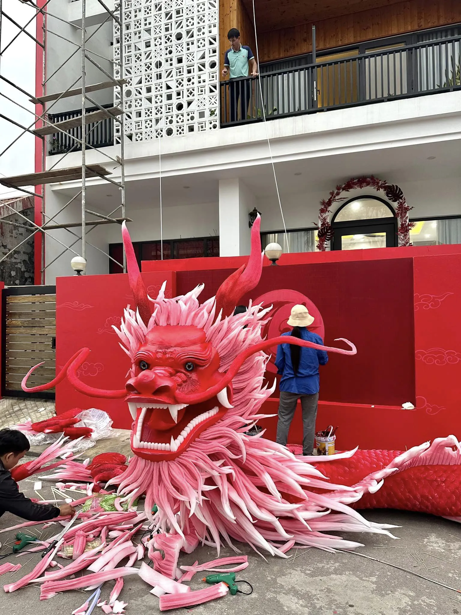 pham-thoai-trang-tri-rong-khong-lo-2