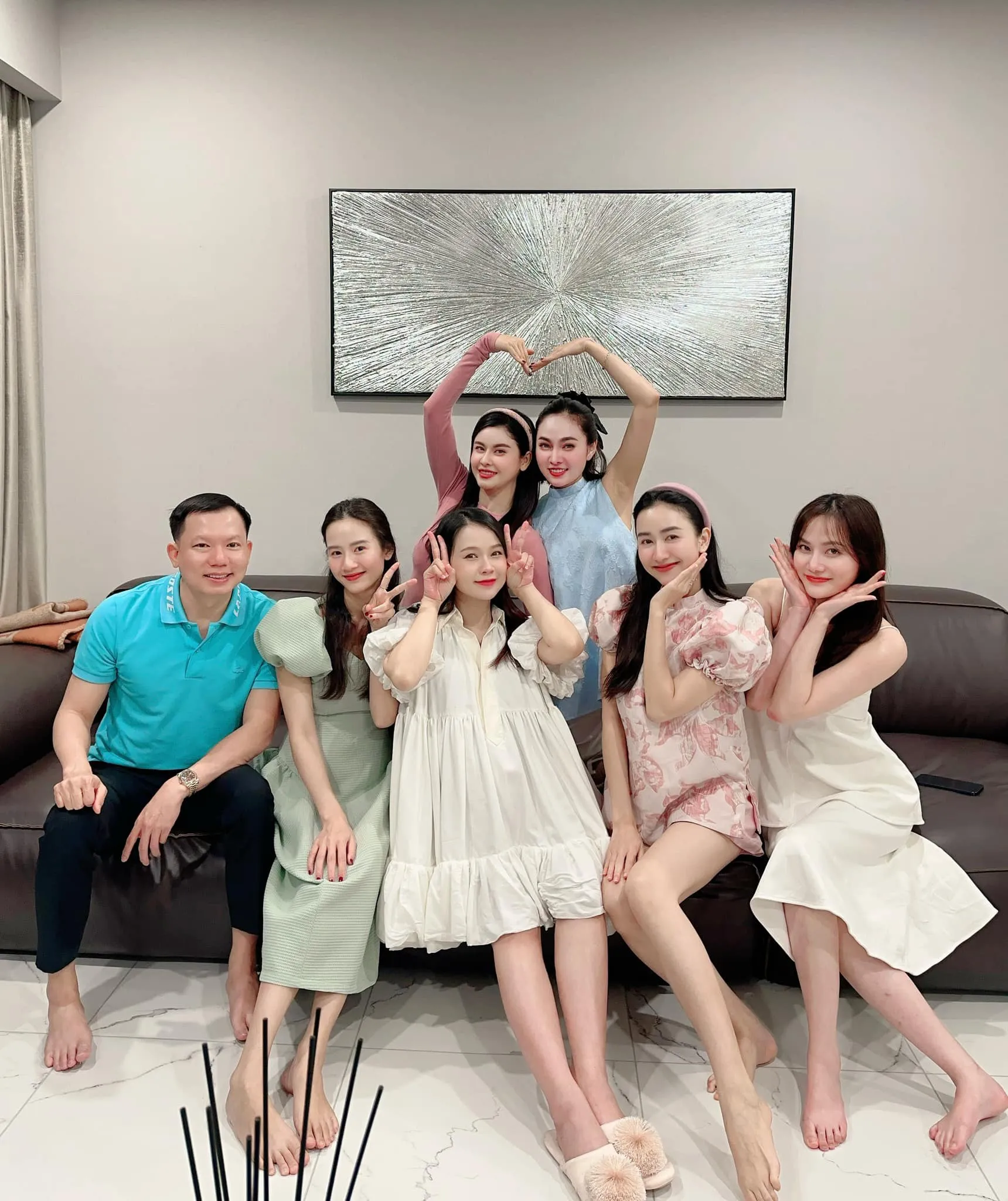 nam-em-boc-phot-sam-1