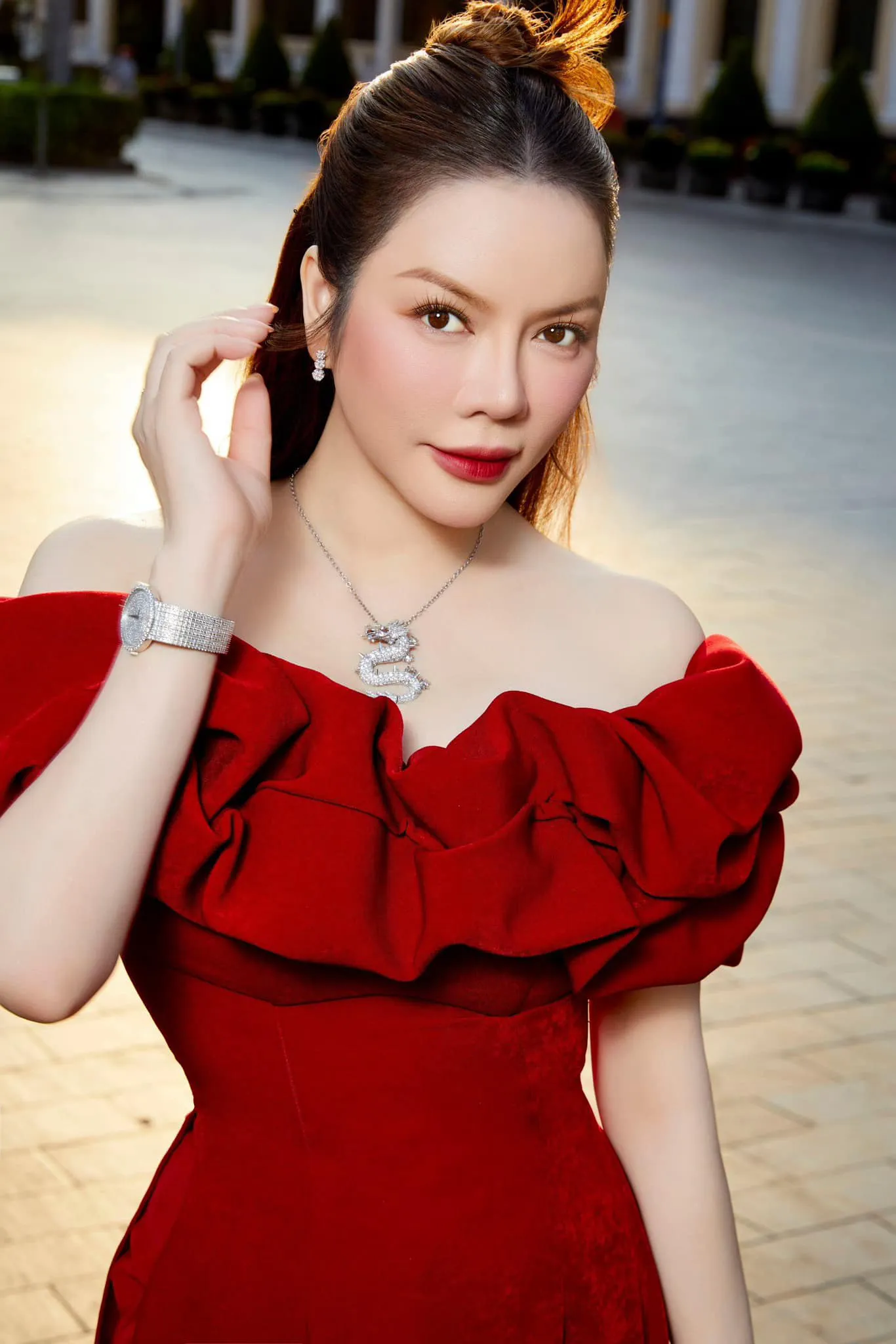 ly-nha-ky-bi-boc-phot-2