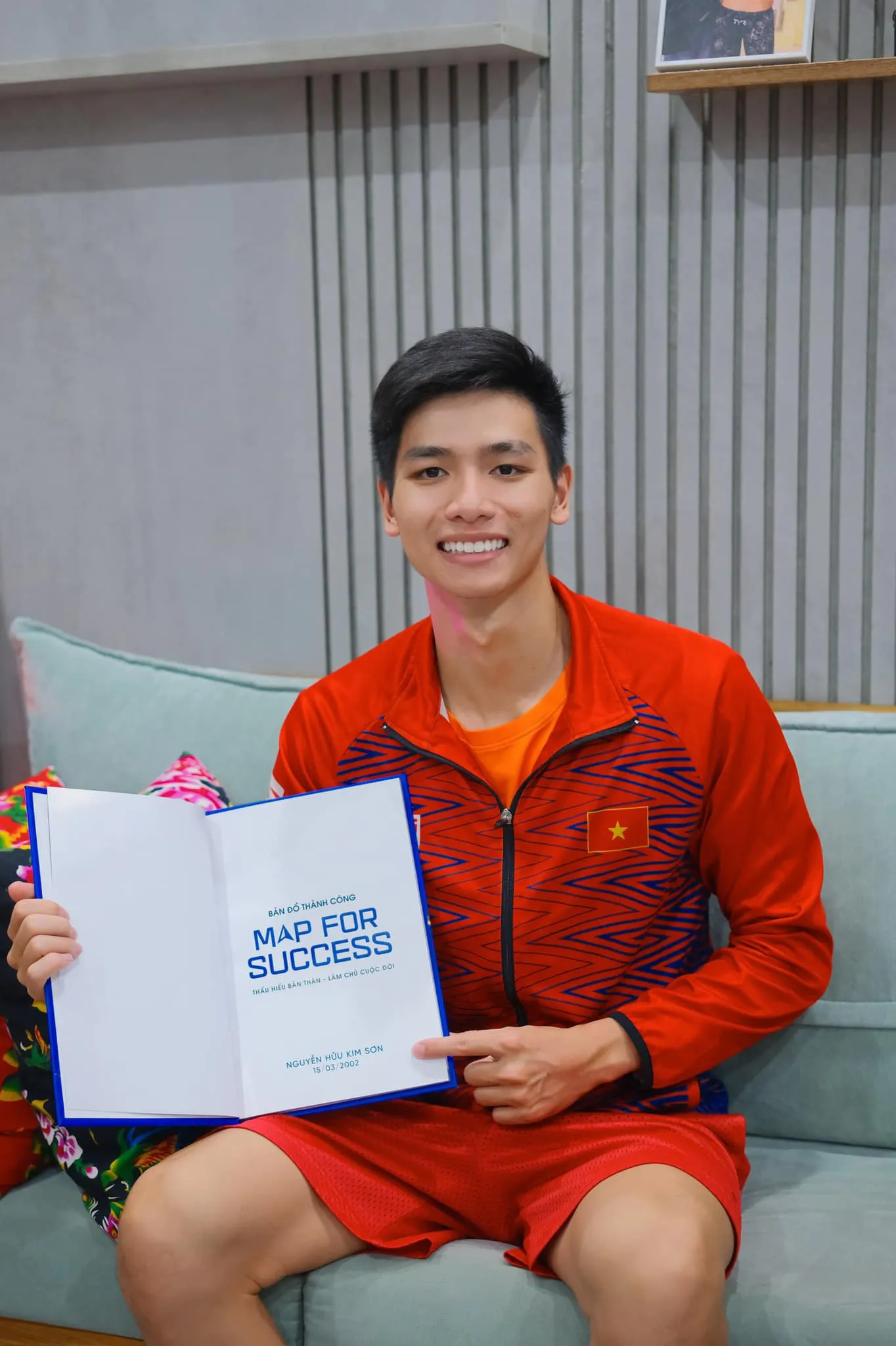 kim-son-va-hoa-hau-y-nhi-5