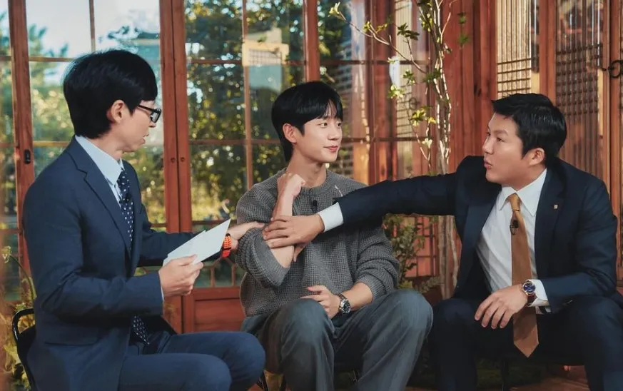 jung-hae-in-roi-loan-hoang-so-4