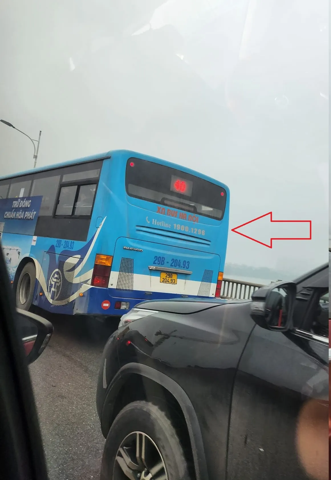 giup-nguoi-gap-nan-tren-cau-2-10641