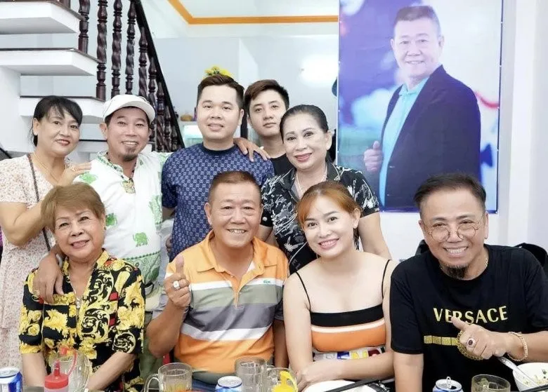 nghe-si-hai-tung-bo-vo-di-song-voi-nhan-tinh-ve-gia-phai-tra-no-cho-con-ban-bun-muu-sinh-nuoi-chau-336389050-1376420516487317-2973527276068788014-n-1681120883-758-width780height559