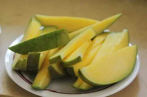 mon-xoai-xanh-tot-cho-me-bau