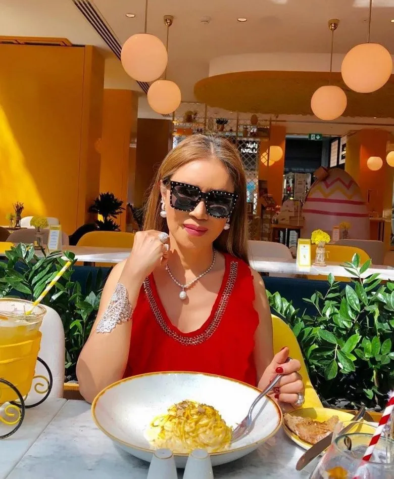 me-don-than-u60-van-khien-ty-phu-dubai-me-dam-tien-tieu-vat-hon-7-ty-thang-moi-ngay-chi-can-mac-dep--4413_1560067112-1684556941-628-width780height947