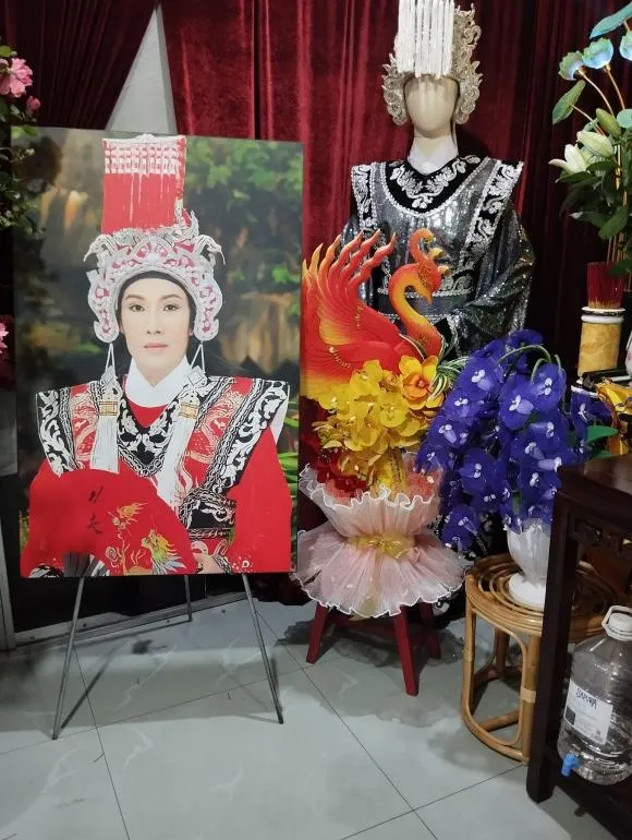 con-gai-vu-linh-thong-bao-dieu-dac-biet-trong-le-100-ngay-cua-ba-ban-tho-nam-nghe-si-gay-xuc-dong-6-ngoisaovn-w1542-h2048