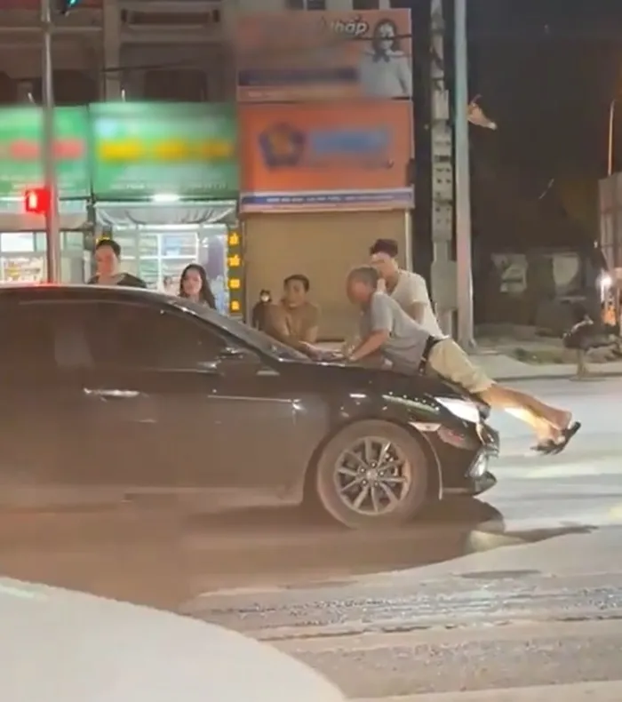 co-vo-phat-hien-chong-di-voi-tinh-nhan-lien-goi-bo-me-chong-den-xu-ly (2)