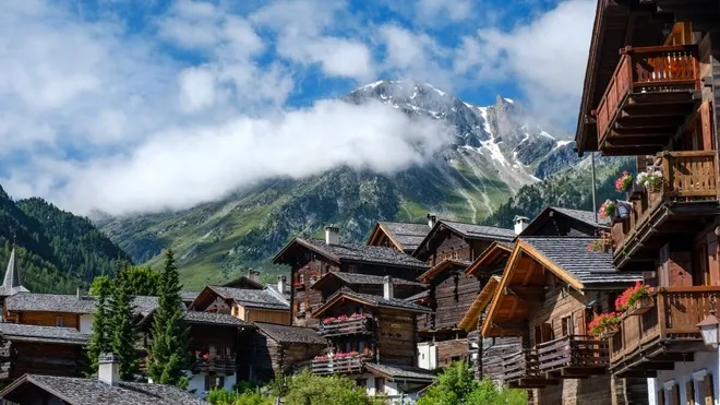 thuy-si-quoc-gia-gian-nan-khi-lap-dat-dieu-hoa (3)