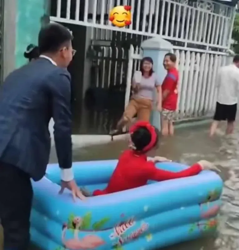 co dau ngoi phao tre em di dua dau (1)