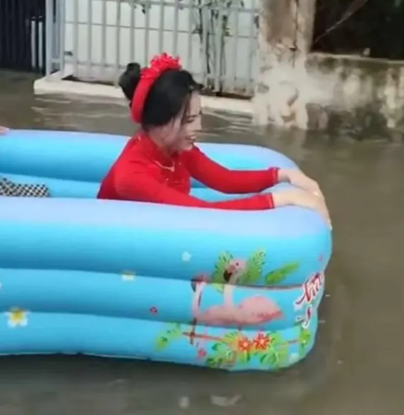 co dau ngoi phao tre em di dua dau (4)