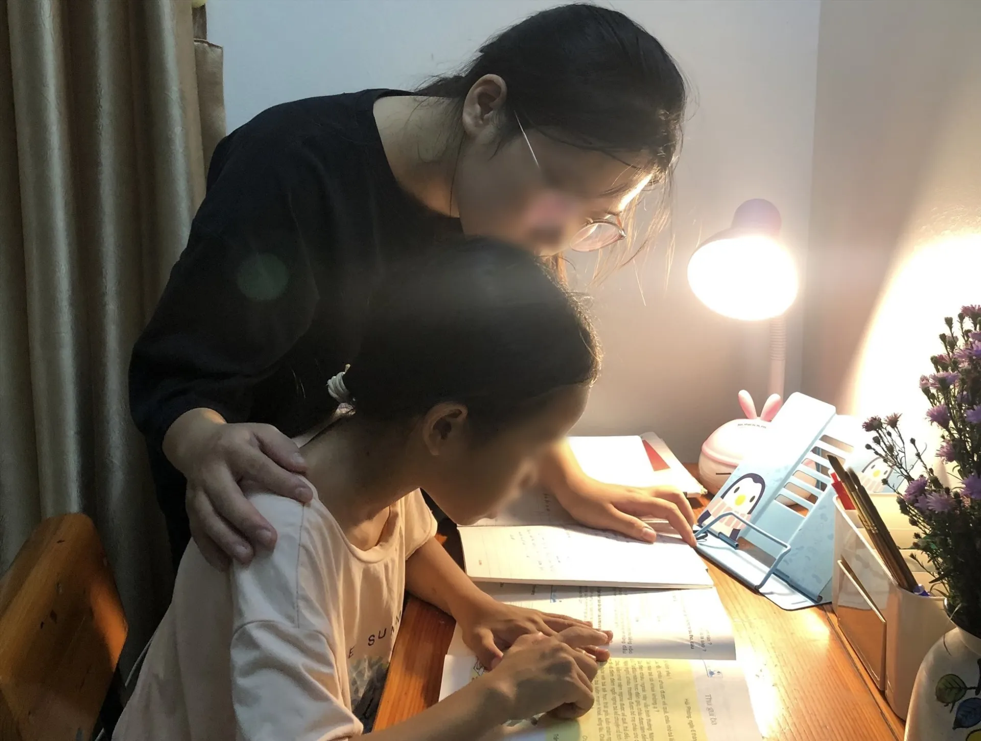 co-gai-di-lam-giup-viec-bi-hoi-sao-khong-lam-sugar-baby (1)