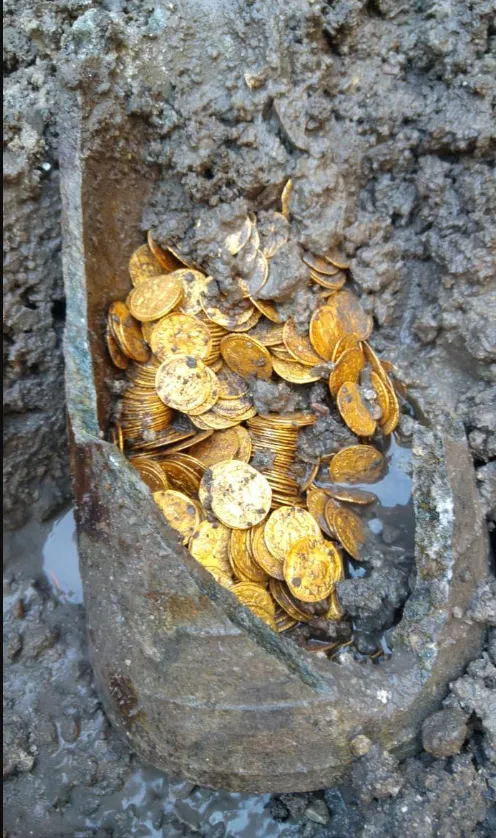 dao-duoc-kho-bau-toan-vang-khi-dao-mong-nha (1)