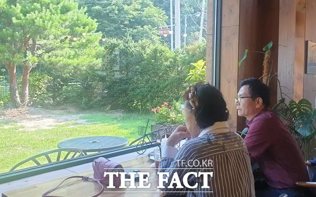con-gai-co-dien-vien-choi-jin-sil-duoi-ba-ngoai (1)