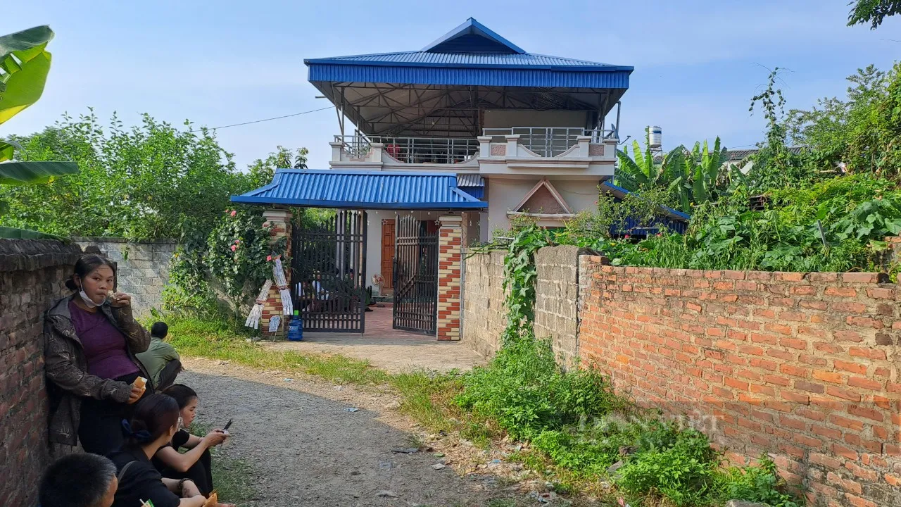 con-trai-12-tuoi-phat-hien-bo-me-qua-doi-trong-phong-ngu (3)