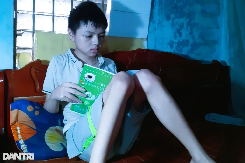 be-trai-13-tuoi-chong-choi-ung-thu-11-nam (4)