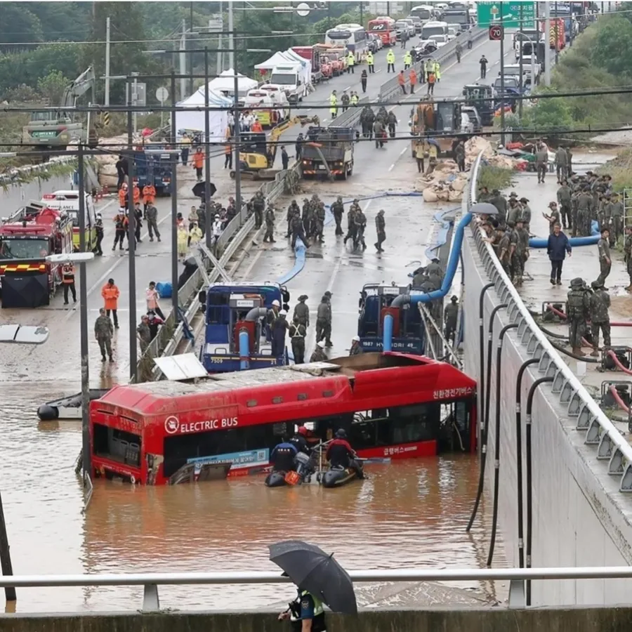 vu-ngap-ham-khien-13-nguoi-thiet-mang-tai-xe-no-luc-cuu-nguoi (4)