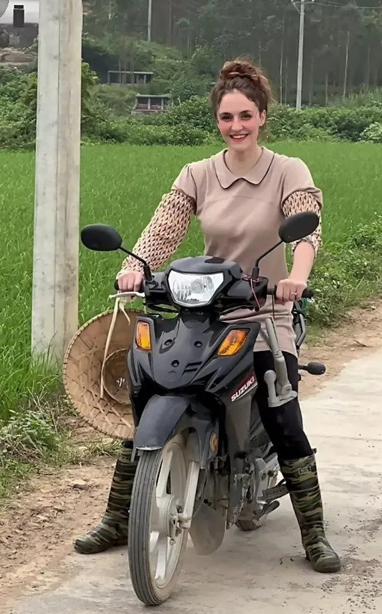 anh-nong-dan-lay-vo-tieu-thu-nguoi-y (3)