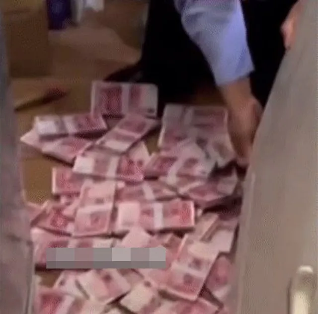 con-re-bi-bo-vo-lay-mat-3-ty-tien-tiet-kiem (2)