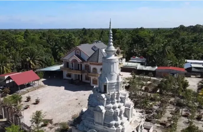 nguoi-dan-ong-trung-so-320-ty (5)