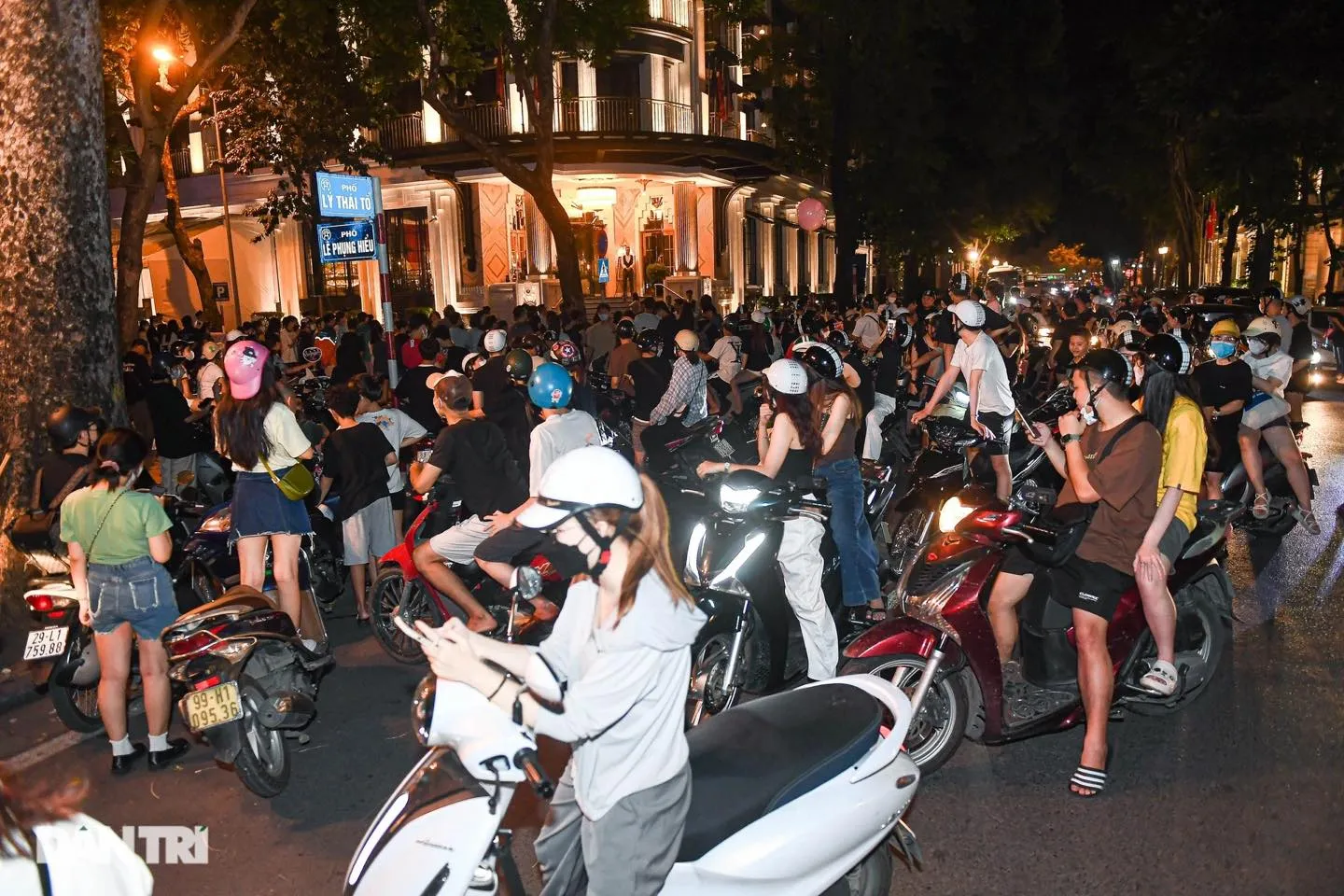 fan-quoc-te-blackpink-chi-trich (4)