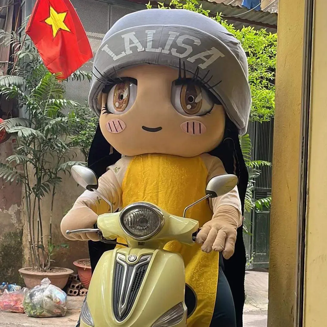 he-lo-guong-mat-phia-sau-mascot-lisa-gay-sot (6)