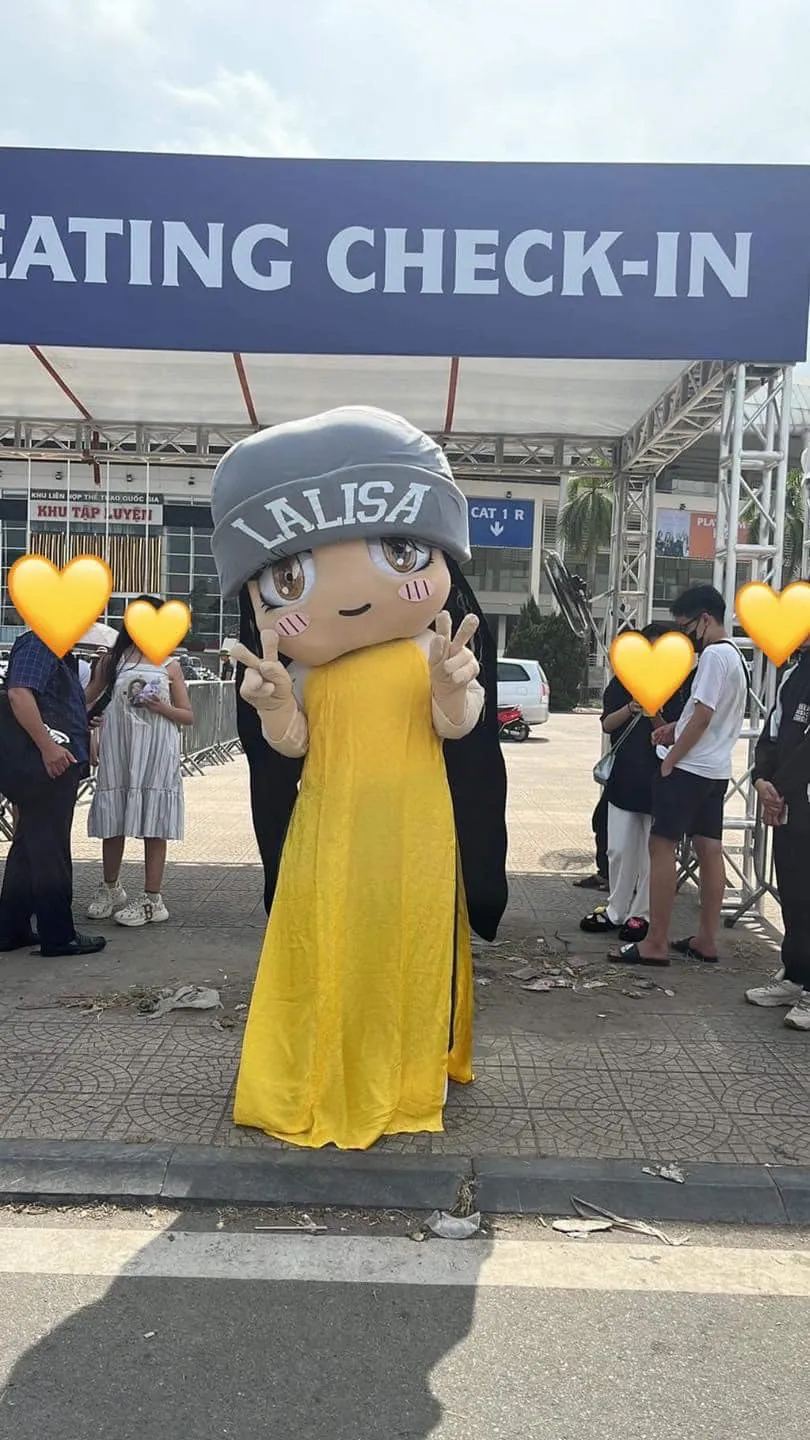 he-lo-guong-mat-phia-sau-mascot-lisa-gay-sot (9)